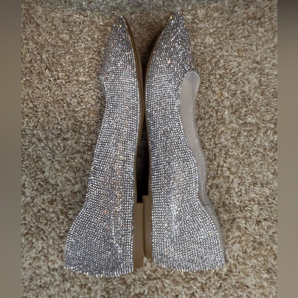 Like New! Gorgeous Gianni Bini Glittering Silver flats - Picture 3 of 7